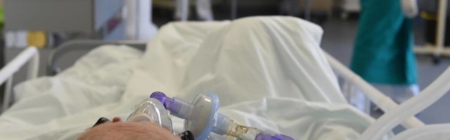 Pojavio se prvi slučaj duple infekcije korona virusom - žena se zarazila sa dva soja istovremeno i preminula