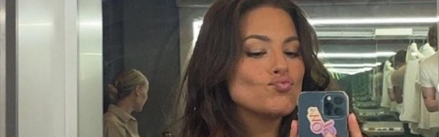 TRUDNICA U ŽITU! Plus sajz manekenka POZIRALA GOLA i ponosno pokazala STOMAČIĆ! /FOTO/