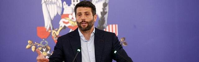 Šapić hteo da presliša novinare, pa se svađao sam sa sobom?!