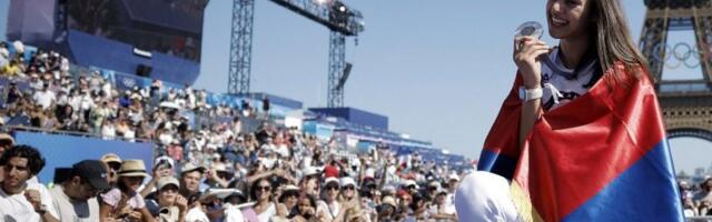 Zbunio me Novakov zagrljaj! Aleksandra Perišić za Informer o srebru, ali i o dočeku u Beogradu! (VIDEO)