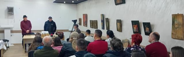 Otvorena izložba “Kamen drevnog snevača” i projektovan istoimeni film u Domu kulture Brestovac