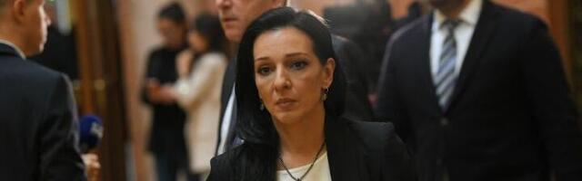 Tepić: Grafitima obeležavali ulaze zgrada u Kikindi u kojima žive opozicioni odbornici