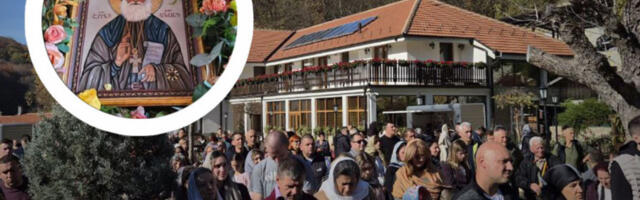 NEPROCENJIVI DAR IZ GRUZIJE STIGAO U TUMANE: Vernici dočekali ikonu sa delovima moštiju Svetog Gavrila Gruzijskog