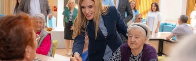 DA PRAZNIKE DOČEKATE MIRNIJE, SA VIŠE SIGURNOSTI I OSMEHA: Ministarka Stamenkovski čestitala najstarijima povećanje penzija