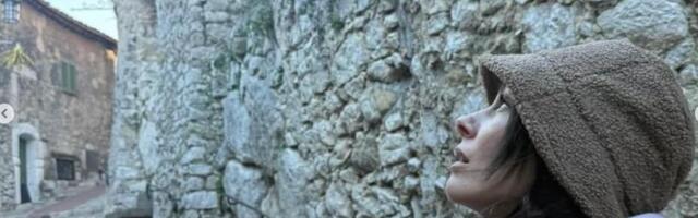 Sloboda Mićalović uživa na Azurnoj obali: Sakrila se ispod šeširića, na licu ni trunka šminke, svi u neverici kako izgleda