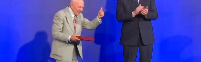 OVO JE NAJRADOSNIJI DOBITNIK SRETENJSKOG ODLIKOVANJA! Doktor Dušan, najstariji aktivni student doktorskih nauka! Odlikovan i rudar i majka petoro dece (FOTO)