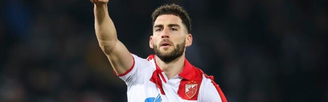 Fudbaler Crvene zvezde došao na derbi da bodri košarkaše crveno-belih (VIDEO)