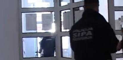 PRESTRES KANCELARIJA MINISTRA FBIH MIJATOVIĆA! SIPA i MUP Kantona Sarajevo sprovode akciju i u prostorijama Ministarstva za razvoj zbog sumnje na korupciju