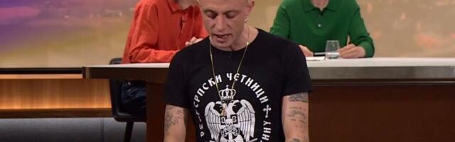 Danski pisac u četničkoj majici čitao poeziju u TV emisiji: Dizao i 3 prsta, nastao HAOS, obrisao je Instagram