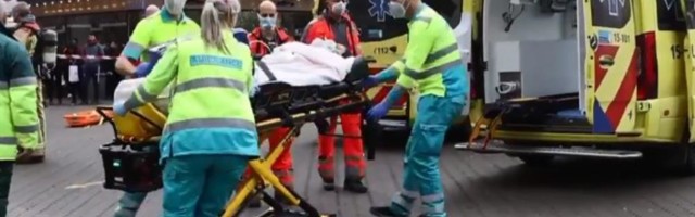 Krvavi incident u Hagu: Šoping se pretvorio u HOROR, uleteo u prodavnicu sa NOŽEM, ima ranjenih (VIDEO)