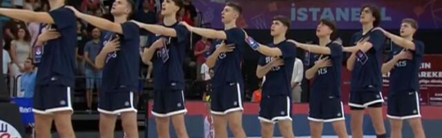 Momenat za ponos cele Srbije: Orlići, vi ste naše zlato, svi k'o jedan pred finale Mundobasketa sa Amerima