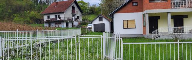 Dan nakon krvavog ubistva u Gornjoj Trepči meštani i dalje u čudu - policija i dalje obezbeđuje mesto zločina