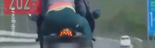 PRESRETAČ KOD VALJEVA SNIMIO NEVIĐENU SCENU Motoristu kod Valjeva zaustavila policija, a onda je usledio ŠOK (VIDEO)