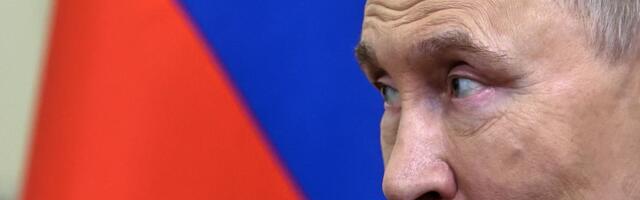 Putin u kostimu Deda Mraza deli poklone svetskim liderima: Orbanu gas, Tramp na ivici suza, a Zelenski...