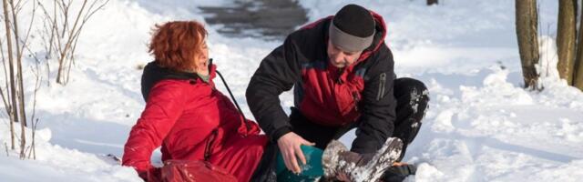 Jedna stvar iz kupatila može sprečiti padove na ledu: Cipele prianjaju za tlo - ljudi ovo masovno koriste