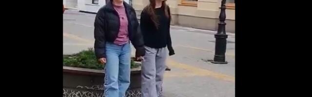Dirljiva scena u Subotici! Devojčice zapevale usred grada, kada čujete RAZLOG zaplakaćete