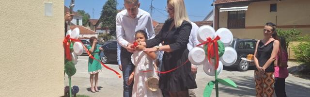Martinović otvorio rekonstruisani vrtić u Guči i uručio laptopove za Opštinsku upravu