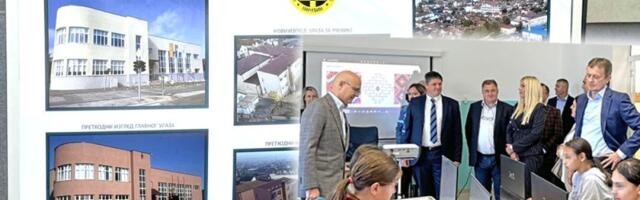 Premijer Vučević i ministar Glišić obišli najstariju školu u Paraćinu, posle rekonstrukcije i najmoderniju!