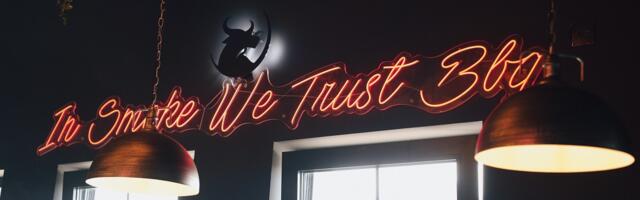 „In Smoke We Trust“: Kad dim postane umetnost, a meso religija