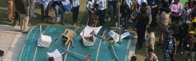 Neredi u Indiji: Mesi došao na otkrivanje statue koja liči na sve, osima na njega! Narod "poludeo", a skoro niko nije ni video Argentinca! /VIDEO, FOTO/