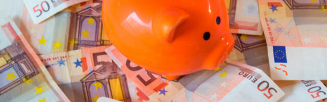 Средњи курс динара за евро у петак 117,3758 динара