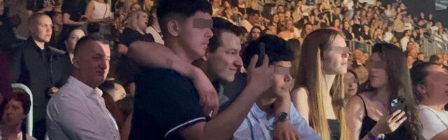 Koliko su porasli! Sinovi pratili Tanju iz lože, pa im se pridružio Muki - ovako se slažu, scena raznežila sve