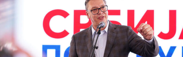 Orilo se “Aco, Srbine” i “pobeda” u Lapovu; Vučić: “Čuvali ste svoju šljivu, čuvali ste Srbiju” (VIDEO)