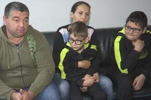 Браћа Филип и Стеван болују од аутизма, потребна им је наша помоћ