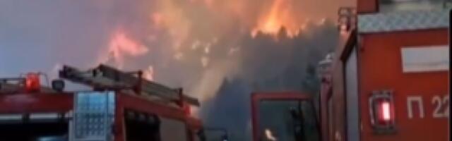 VATRA PROGUTALA ŠUPU, VATROGASCI SPASLI DECU IZ KUĆE PORED! Drama u Leskovcu
