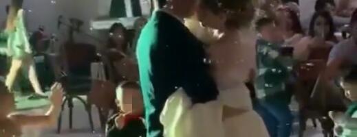 "Kako vas bre nije sramota?!" Isplivali šokantni snimci sa svadbi u Srbiji, zbog ovih prizora mnogu su pobesneli -  Nepoštovanje mladenaca na maksimum!