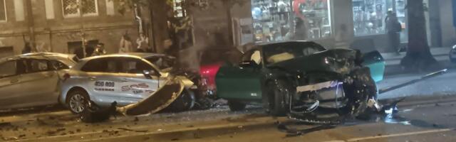 Veliki saobraćajni udes u Jevrejskoj ulici: Petoro povređenih, dvoje prevezeno na reanimaciju