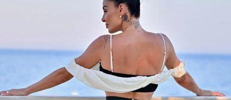 MIA BORISAVLJEVIĆ NAKON DVA POROĐAJA IZGLEDA KAO MILION DOLARA! Sada objavila fotku sa ćerkicama i oduševila sve