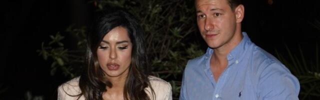 Tanja Savić ne može na noge: Verenik Muki je izneo u rukama sa nastupa (VIDEO)