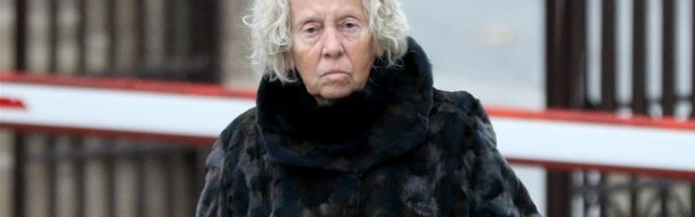 Eva Ras (79) na sahrani Bekjareva bez maske: "Da se Ivan ponosi..."