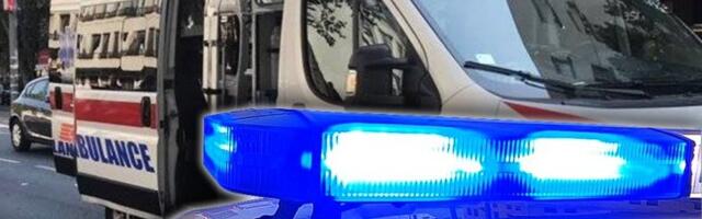 Prve slike nesreće kod Knića: Vozilo završilo na zaštitnoj ogradi