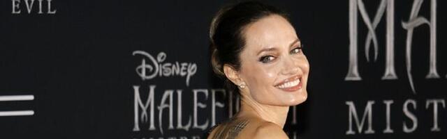 Džoli: Bliža sa usvojenom nego sa biološkom decom