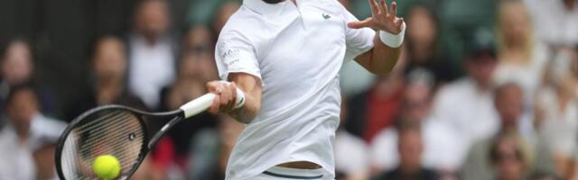 Zgazi, Nole, Australijanca kao londonsku travu!