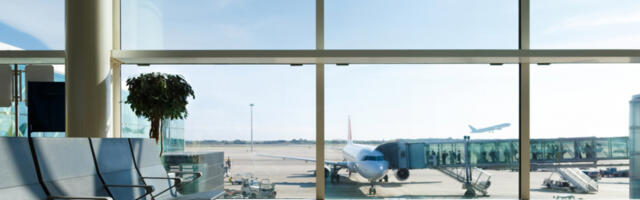 PUTNIK PREMINUO NA AERODROMU Pozlilo mu čim je izašao iz aviona