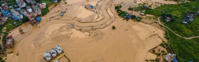 Poplave nose sve pred sobom, dosta mrtvih (VIDEO)