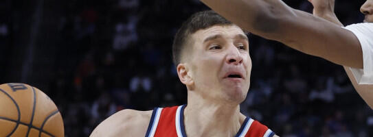 BOLNA GRIMASA Bogdan igrao dva minuta, pa se uhvatio za leđa, svi strepe