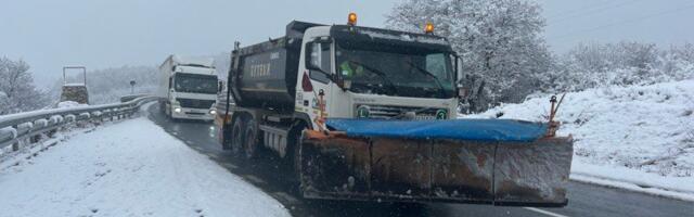 Zbog snega na snazi 2. stepen angažovanja putarskih službi