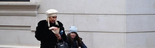 NE OSTAVLJA MESTA ZLOBNICIMA: Jovana Jeremić snimila ĆERKU Leu u šopingu, jednu stvar joj odmah zamerili SVI: "SAMO VEĆE!" (FOTO)