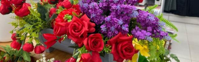 Dečak ostao bez cveća koje je prodavao - mladići izašli iz automobila i SVE MU UZELI!