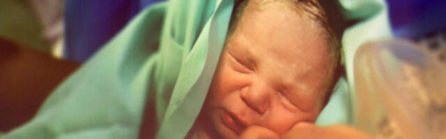 Број живорођених беба и умрлих у Србији благо пао у јануару и фебруару