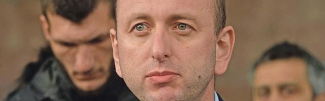 NOVO IŽIVLJAVANJE CRNOGORSKE POLICIJE! Na graničnom prelazu pretresali poslanike Kneževića i Zogovića! /VIDEO/