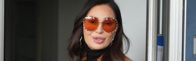 Ceci se otkopčalo dugme na miniću, sevnule butkice! Pevačica u izazovnom izdanju stigla na snimanje