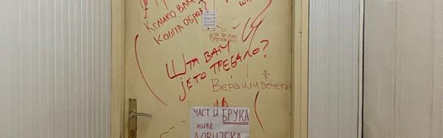 Policija ušla na Filozofski fakultet zbog išaranih vrata kabineta profesora istorije