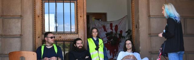"Majstore, gde ti je pokret? Gde ti je knjiga?": Studenti Pravnog prozvali Vučića