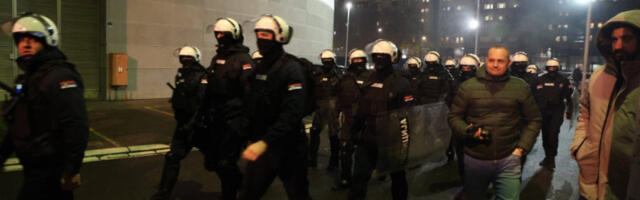TRENING PREKINUT: Ogromne policijske snage ispred Arene (VIDEO)