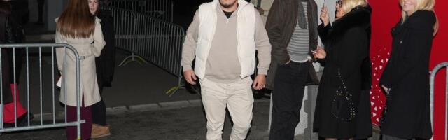 "ŠTA GLUMI OVAJ?" Večeras svi bruje o Nenadu - ŠEPAJUĆI DOŠAO NA KONCERT pa bahato PRESKOČIO RED, Beograđani u šoku